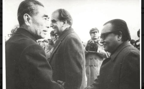 Mahmud Ali (right), then minister of social work in Pakistan, is greeted by then Chinese Prime Minister Zhou Enlai in Beijing in 1972